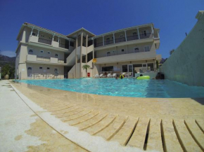 Гостиница Happyland Hotel Apartments  Нидри